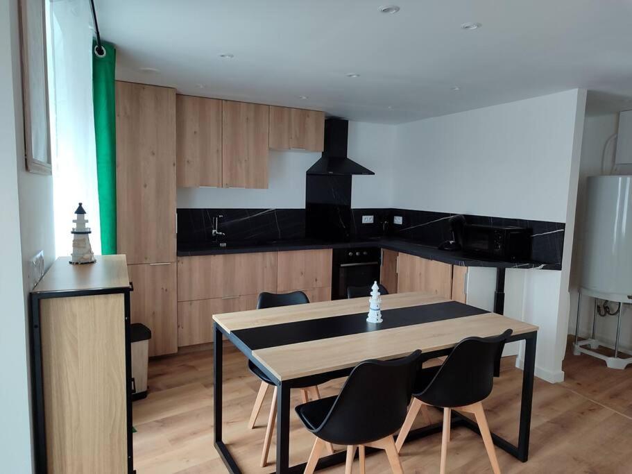 Guilvinec 70M² House Entirely Renovated!ヴィラ エクステリア 写真